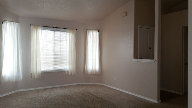 Photo - 5333 Upper 182nd St W