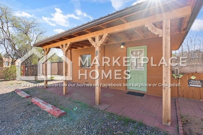 Building Photo - 913 1/2 B Old Pecos Trl Rental
