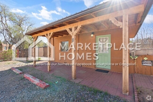 Building Photo - 913 1/2 B Old Pecos Trl Rental