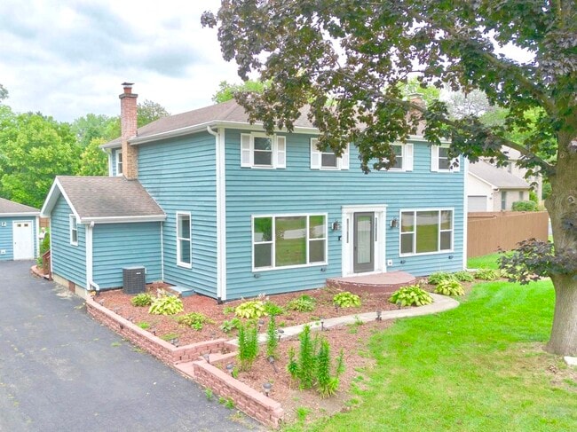 Building Photo - 8S492 Bell Dr Rental