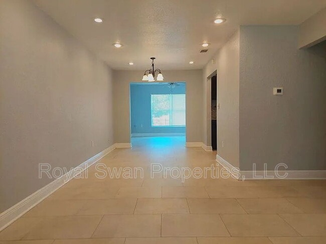 Photo - 220 Orangeview Ln