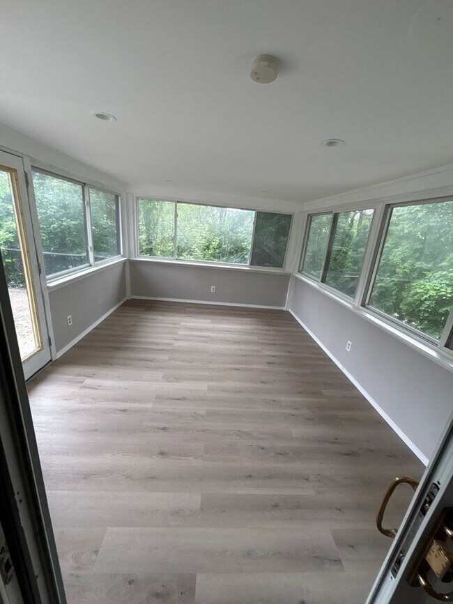 Photo - Spacious 4 bedroom 1 bathroom single family home