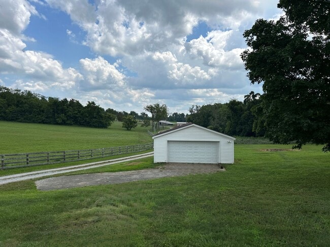 Photo - Country living at its finest!
