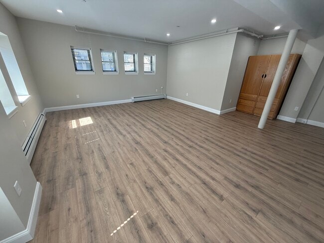 Photo - 1050 Hancock St Unidad 11