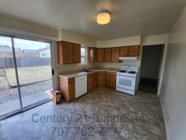 Photo - Clean Eastside Petaluma Home - 3BD/2BA ~132 Maria Drive