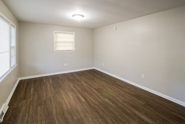 Photo - 5305 Albert St