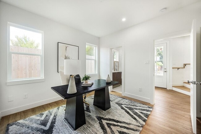 Photo - 1713 Mary St