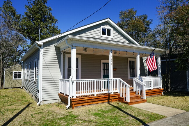 Photo - 1913 Castle St