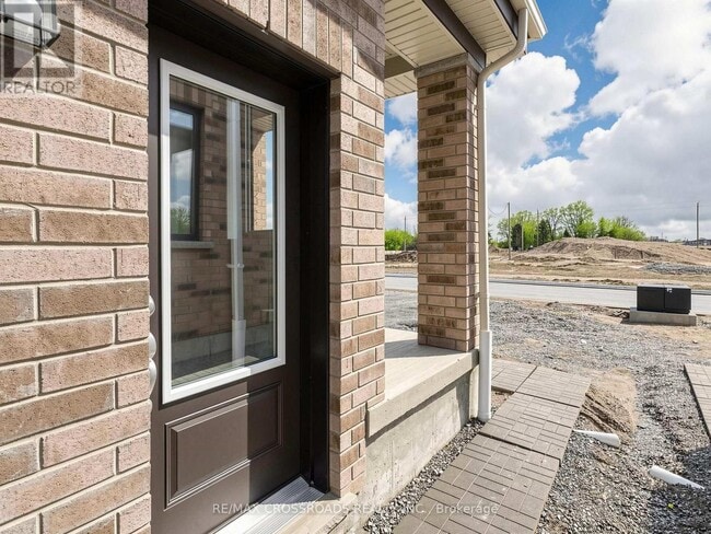 Photo - 102 Donald Cameron Crescent