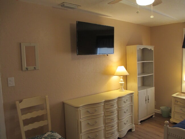 Photo - 702 Hughlett Ave
