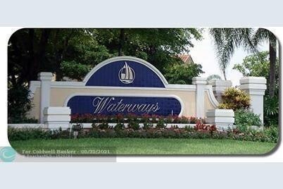 Photo - 4768 SW 14th Ct