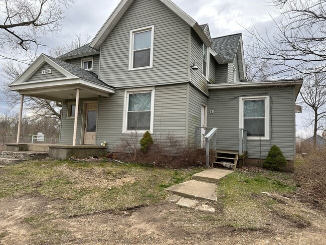 Building Photo - 2120 Lansing Ave Unit Apt #4