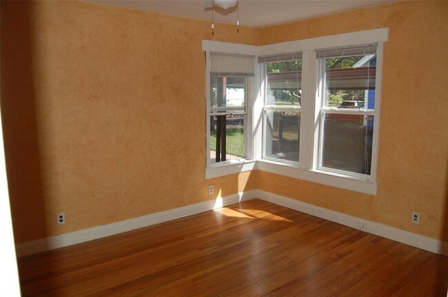 Photo - 4704 Evans Ave