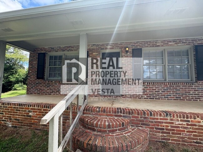 Building Photo - 406 Russell Pkwy Unit 4