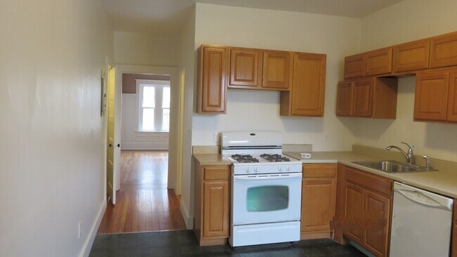 Photo - 39 Strathmore Rd Unit 3