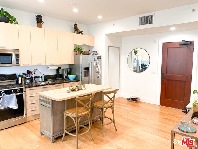 Photo - 460 S Spring St Unit 910