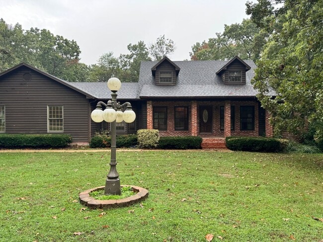 Building Photo - AVAILABLE NOW! Rental