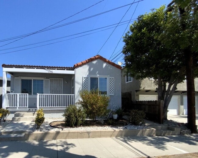 Building Photo - For Rent – 2 Bedroom / 1 Bath Home in Alha...