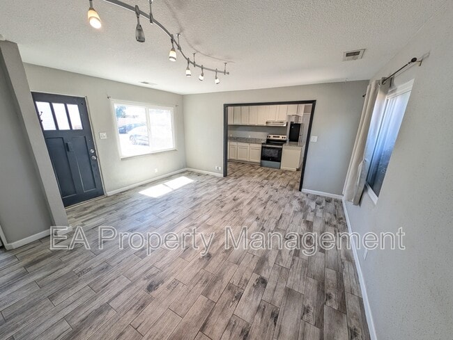 Photo - 2913 Jefferson St NE