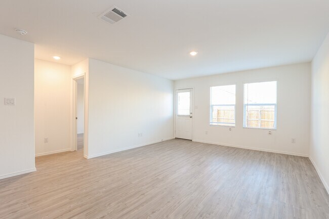 Photo - 419 Filibusters Trail