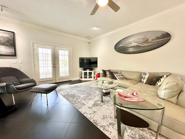 Building Photo - Bright, breezy & convenient: Your wew St. ... Rental