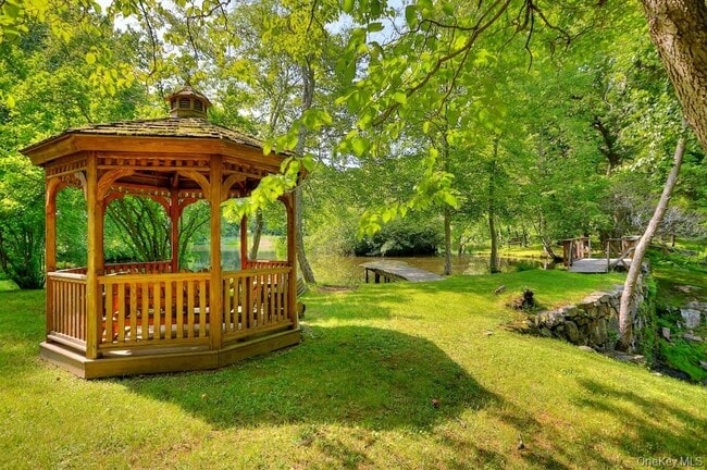 Photo - 16 Old Post Rd