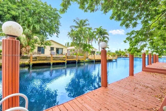 Photo - 2650 Scott St