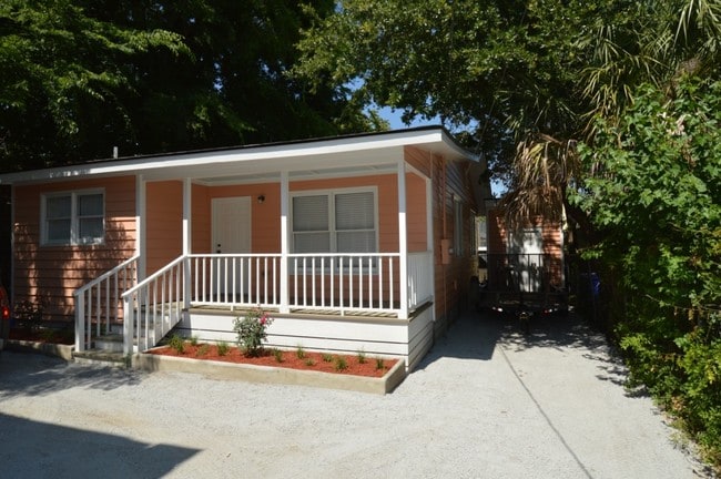 Front Porch - 90 Drake St