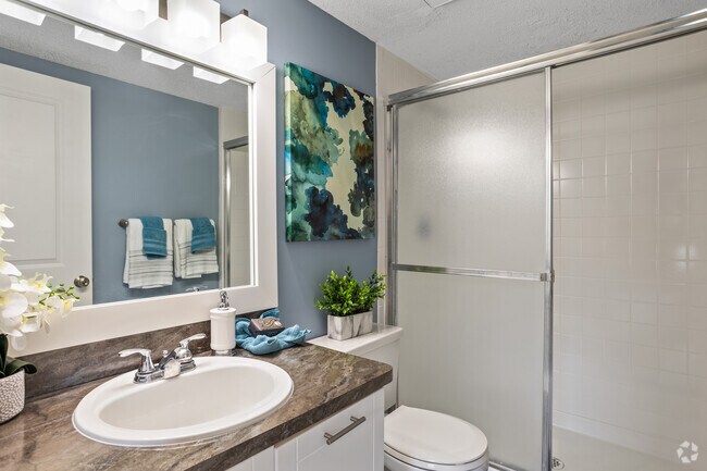 2BR, 2BA - 1200SF - Bathroom