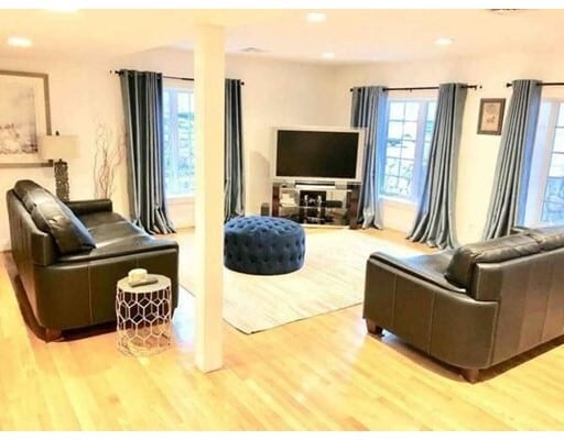 Photo - 139 Fresh Pond Pky Unidad 1