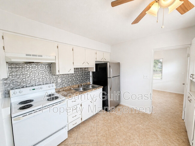 Photo - 4727 34th St W