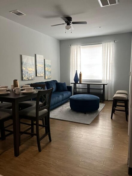 1 BEDROOM LIVING ROOM
