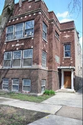 Building Photo - 3647 N Marshfield Ave Rental