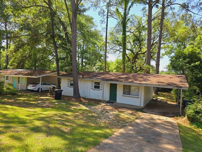 Photo - Bright and airy home located near both maj...