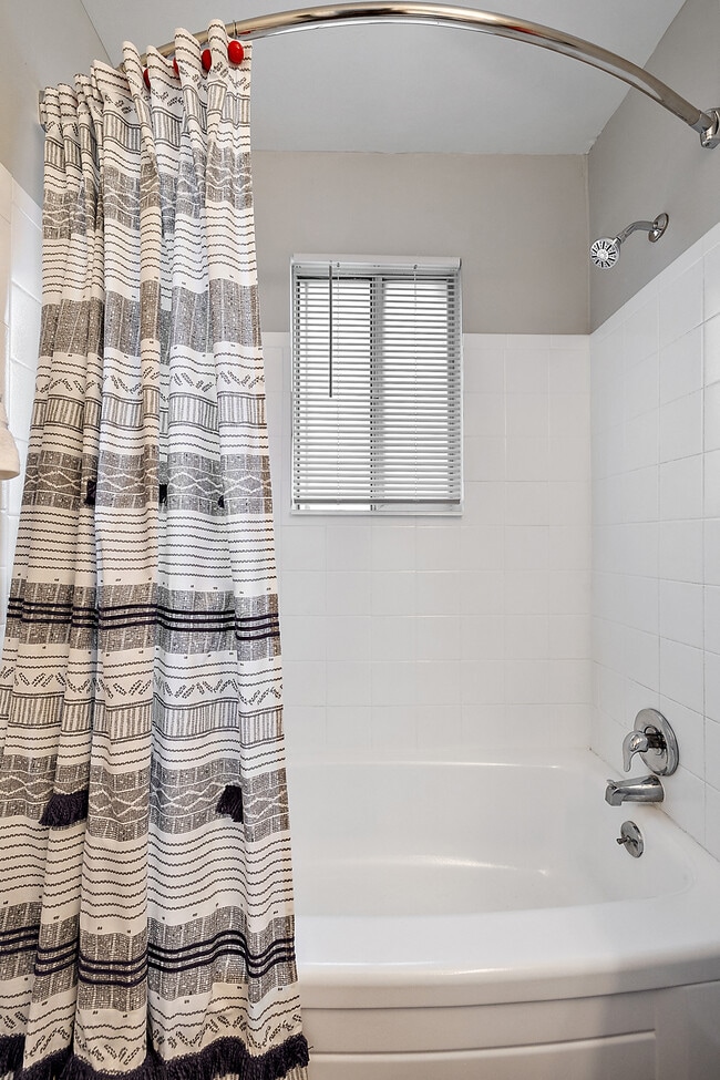 Cherry Hill Village Apartments - Dearborn Heights, MI
