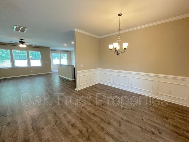 Photo - 156 Blackwater Way