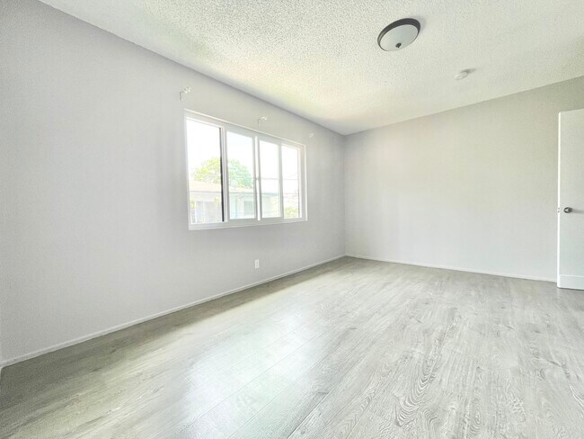 Photo - 854 S Sherbourne Dr Unit 6