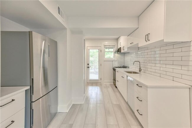 Photo - 109 Wyman St SE