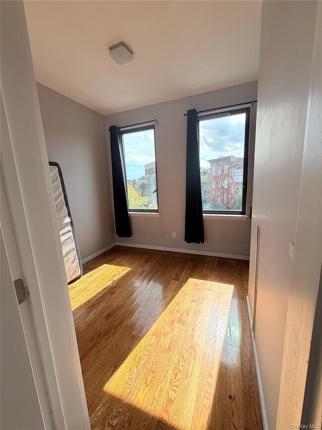 Photo - 390 Broadway