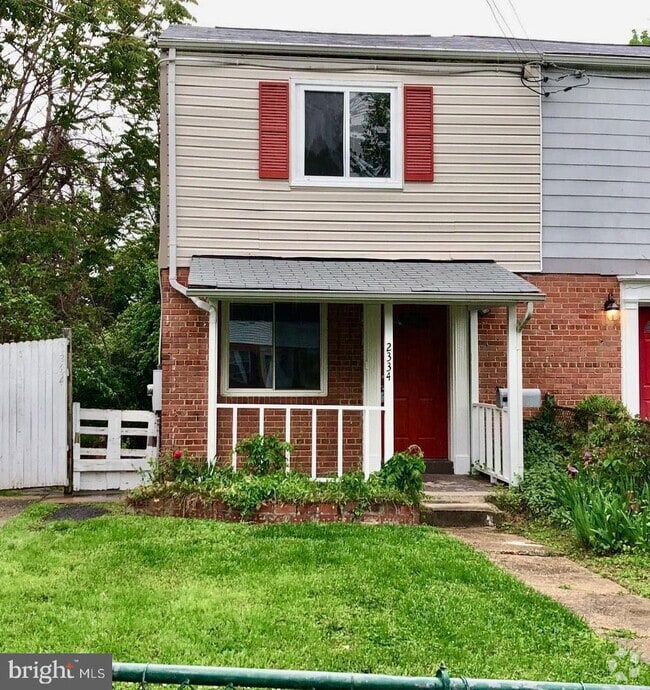 Building Photo - Urban Oasis: Convenient Living in Alexandr... Rental