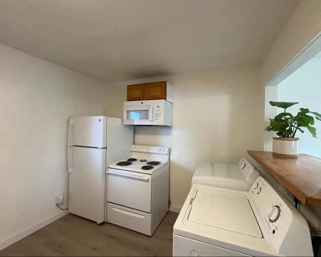 Photo - 120 National Ave N