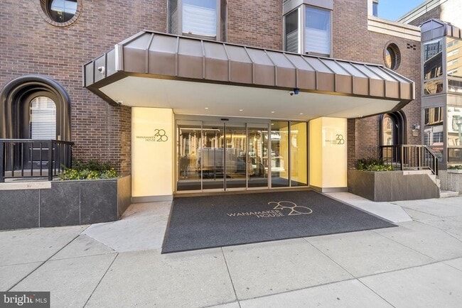 Building Photo - 2018 Walnut St Unit 16J