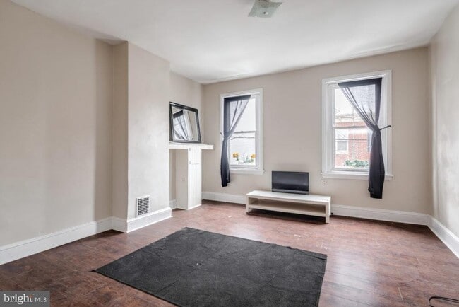 Building Photo - 2008 S 4th St Unit 2