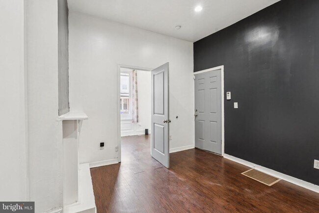 Building Photo - 1122 W Dauphin St Rental