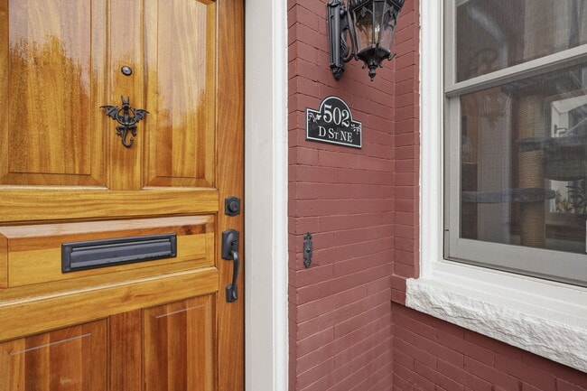 Building Photo - 502 D St NE