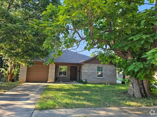 Building Photo - Available early July Rental
