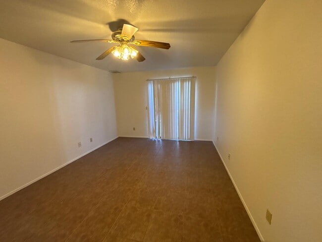 Photo - 840 S Main St Unidad Apt H