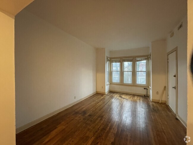 Building Photo - 1644 N Mozart St Unit 2 Rental