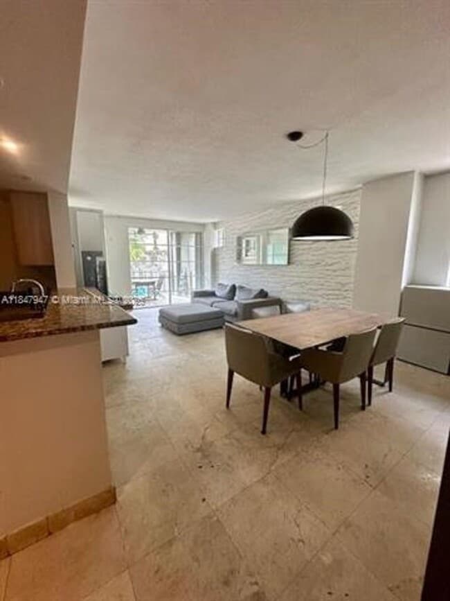 Photo - 140 Meridian Ave Unidad 140 Meridian Ave  315