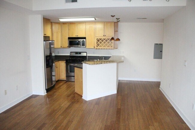 Photo - 610 Newark St. Unidad 6B
